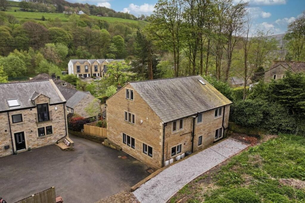 Waterside Close